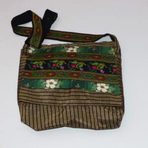 תיק צד עם ריקמה בעבודת יד